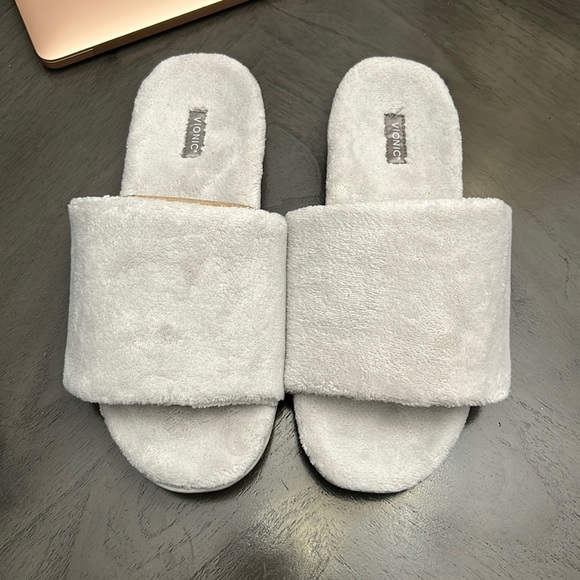 Vionic Dream Women's Supportive Slipper - Picture 5 of 13